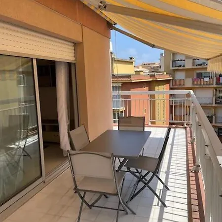 Karma - Parking & Terrace Apartment